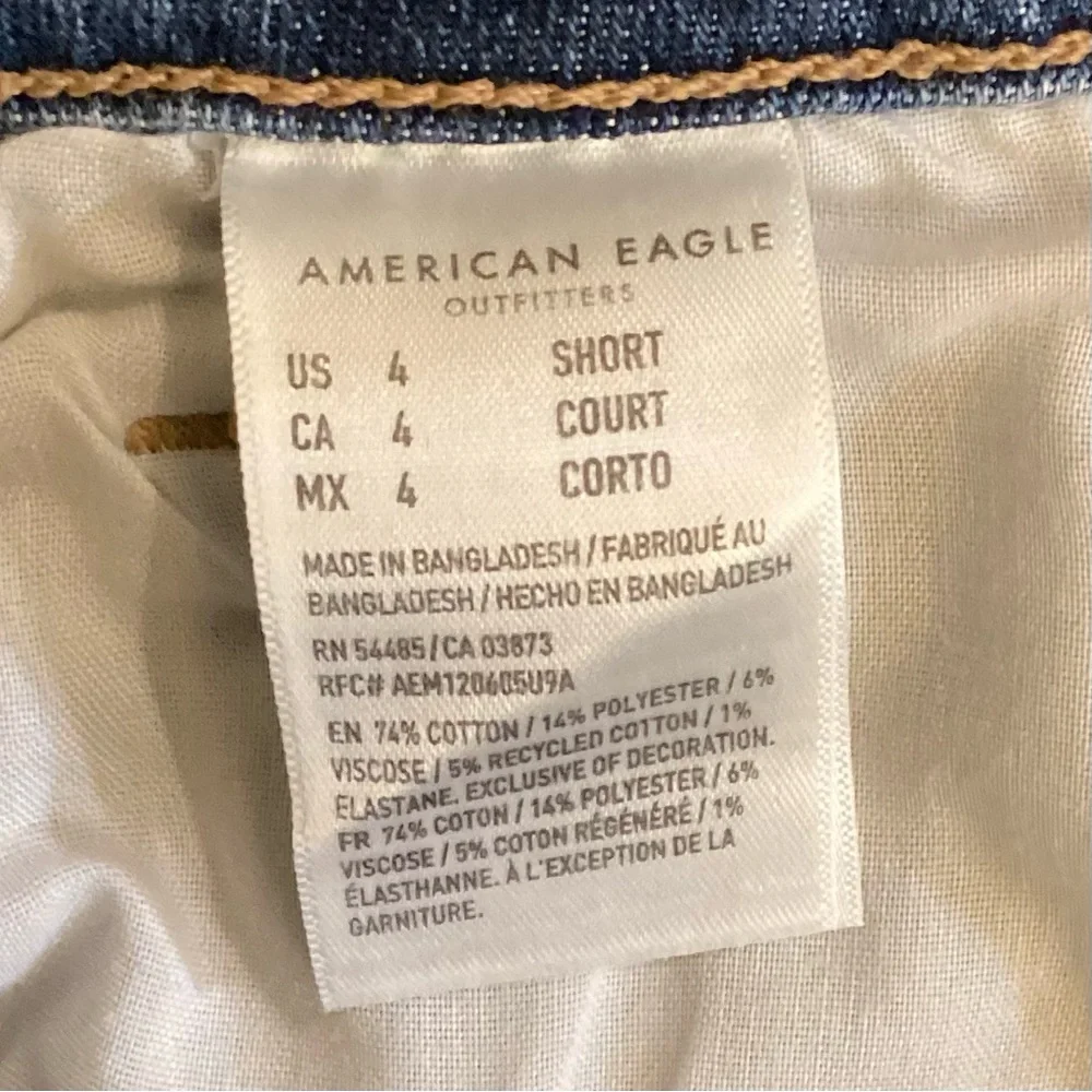 American Eagle 4 Short Mom Women’s Jeans High Rise 2022 Stretch Whiskered